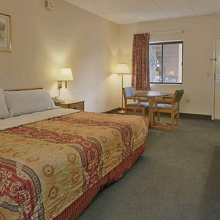 Days Inn By Wyndham Морхед Экстерьер фото