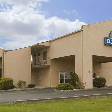 Days Inn By Wyndham Морхед Экстерьер фото