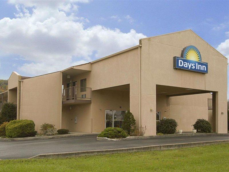 Days Inn By Wyndham Морхед Экстерьер фото