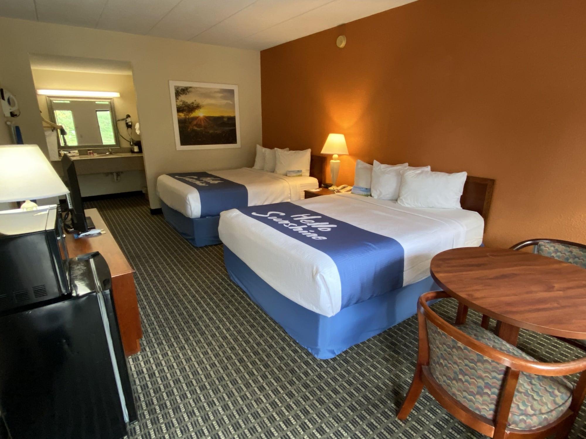 Days Inn By Wyndham Морхед Экстерьер фото